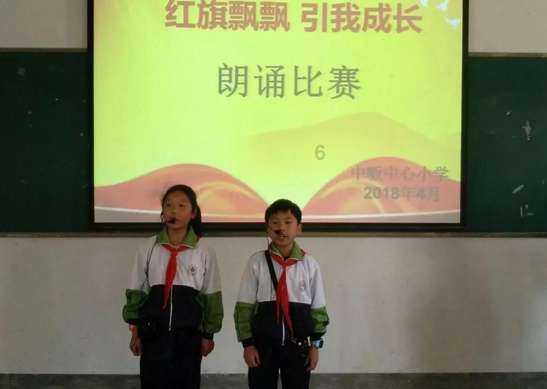 千万别眨眼!川剧变脸演员和观众“含蓄拉扯”,全程紧张又刺激